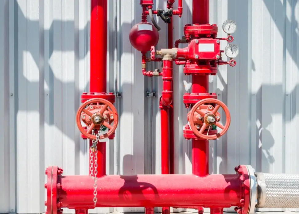 Grooved flanges for faster flexible industrial pipe connections